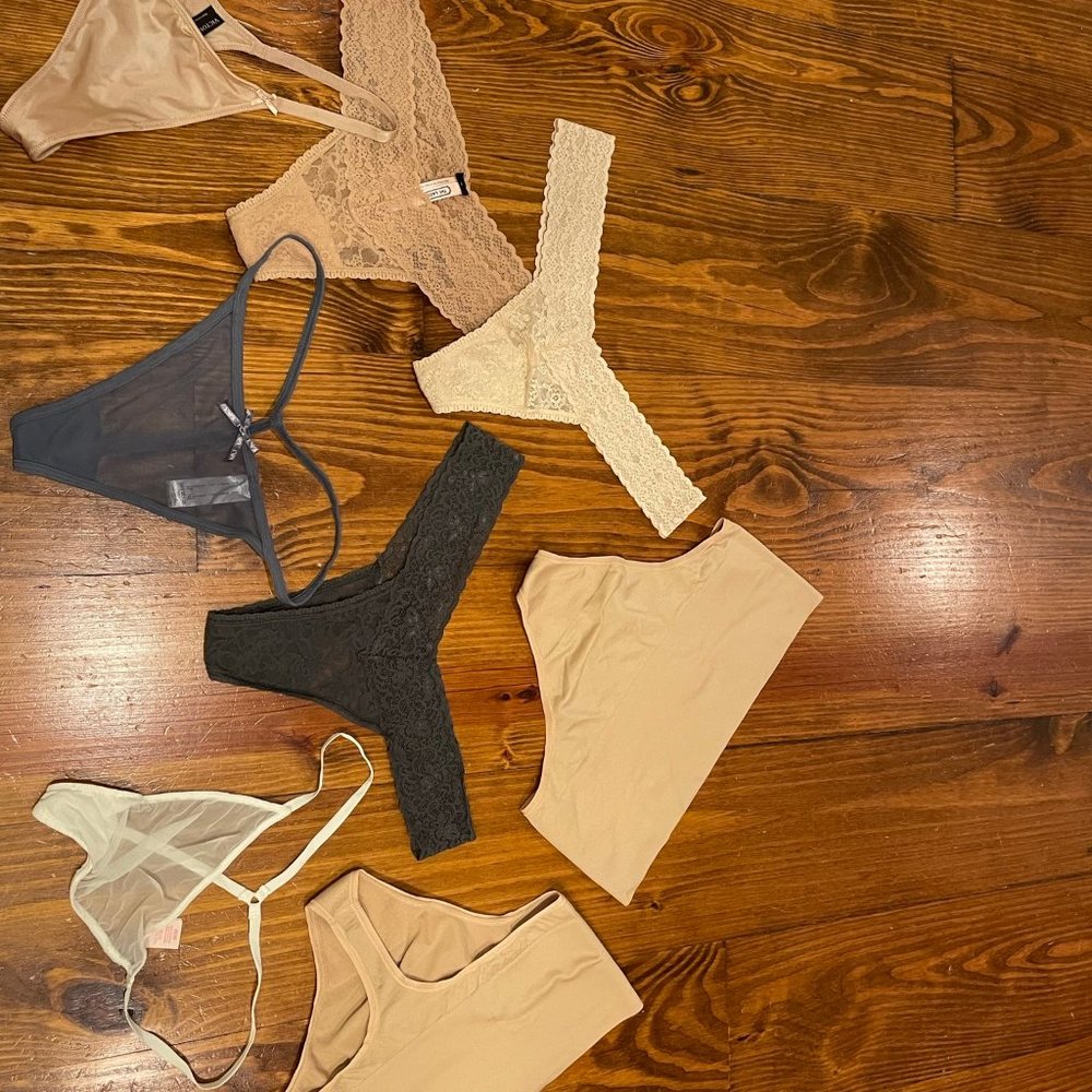 Bundle of 8 thongs.